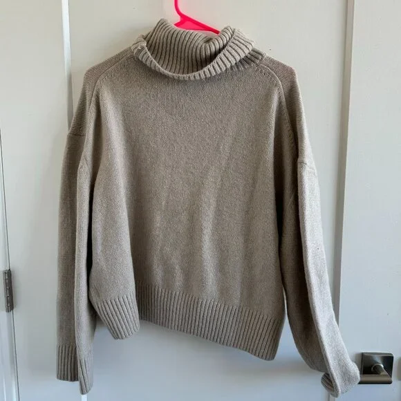 Beige H&M turtleneck sweater, size M, NWT - Picture 1 of 3